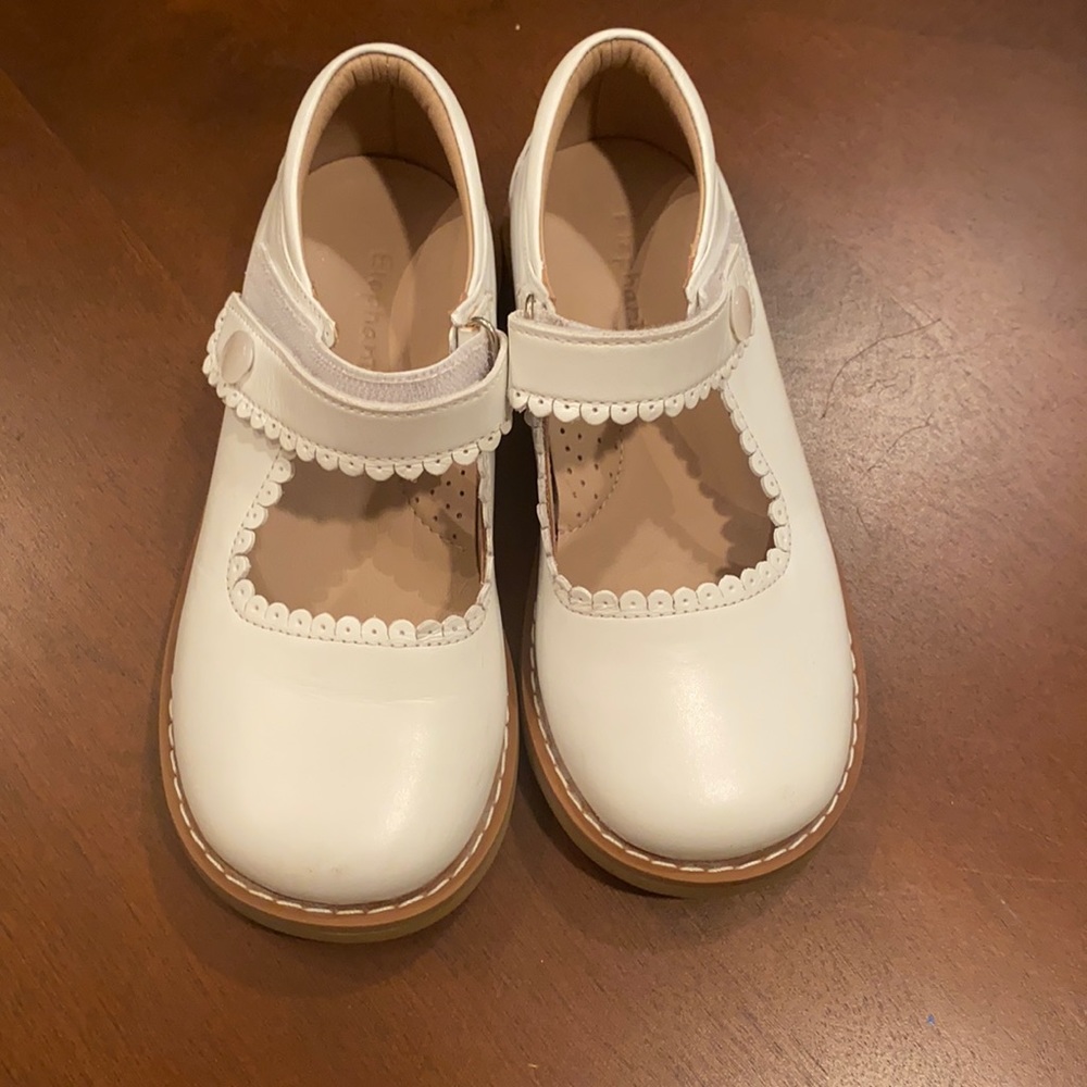 GUC Elephantito white Mary Janes size 11
